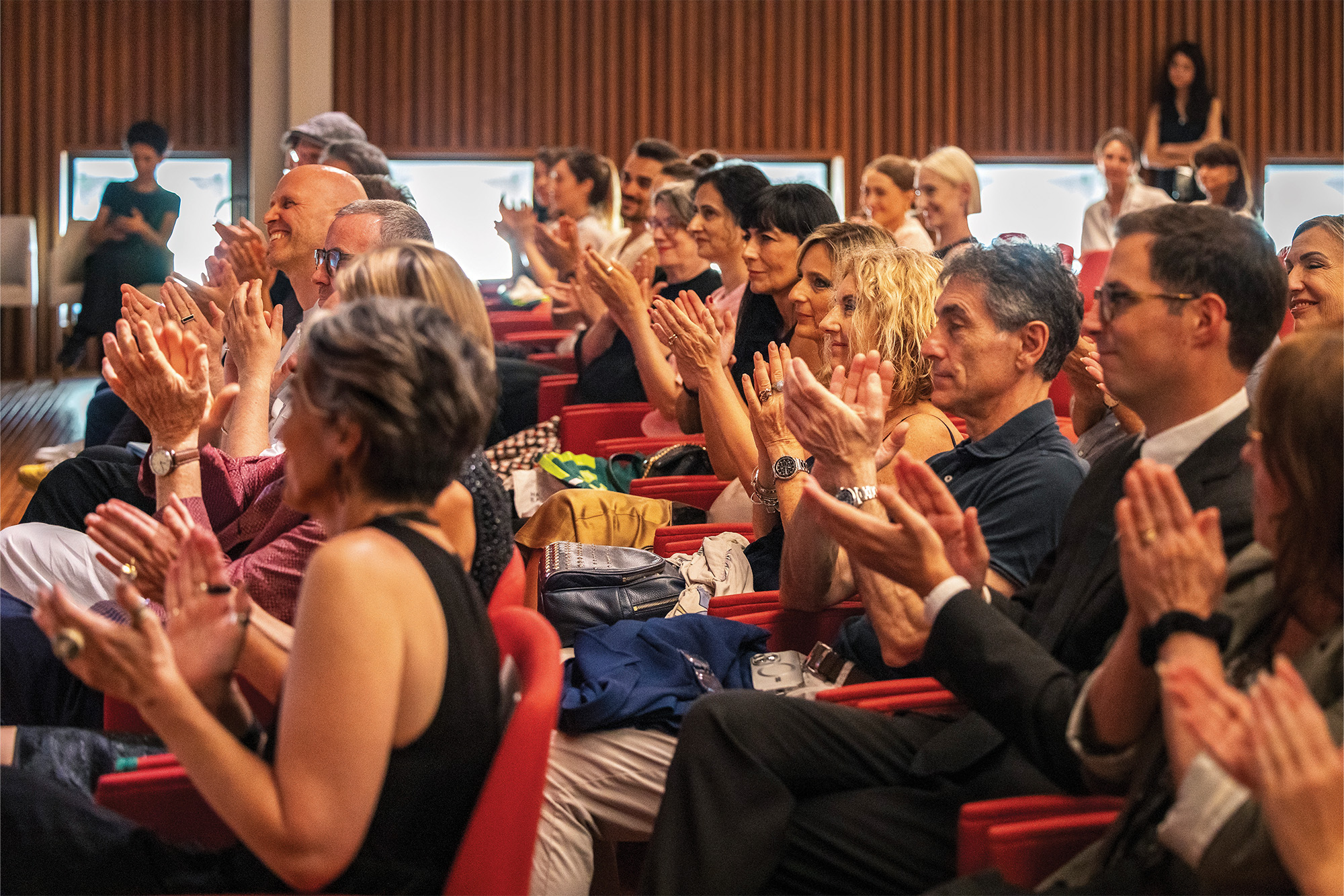 reception Pulse of the Pearl: Transcending Avant-garde with Technology and Knowledge Transfer 