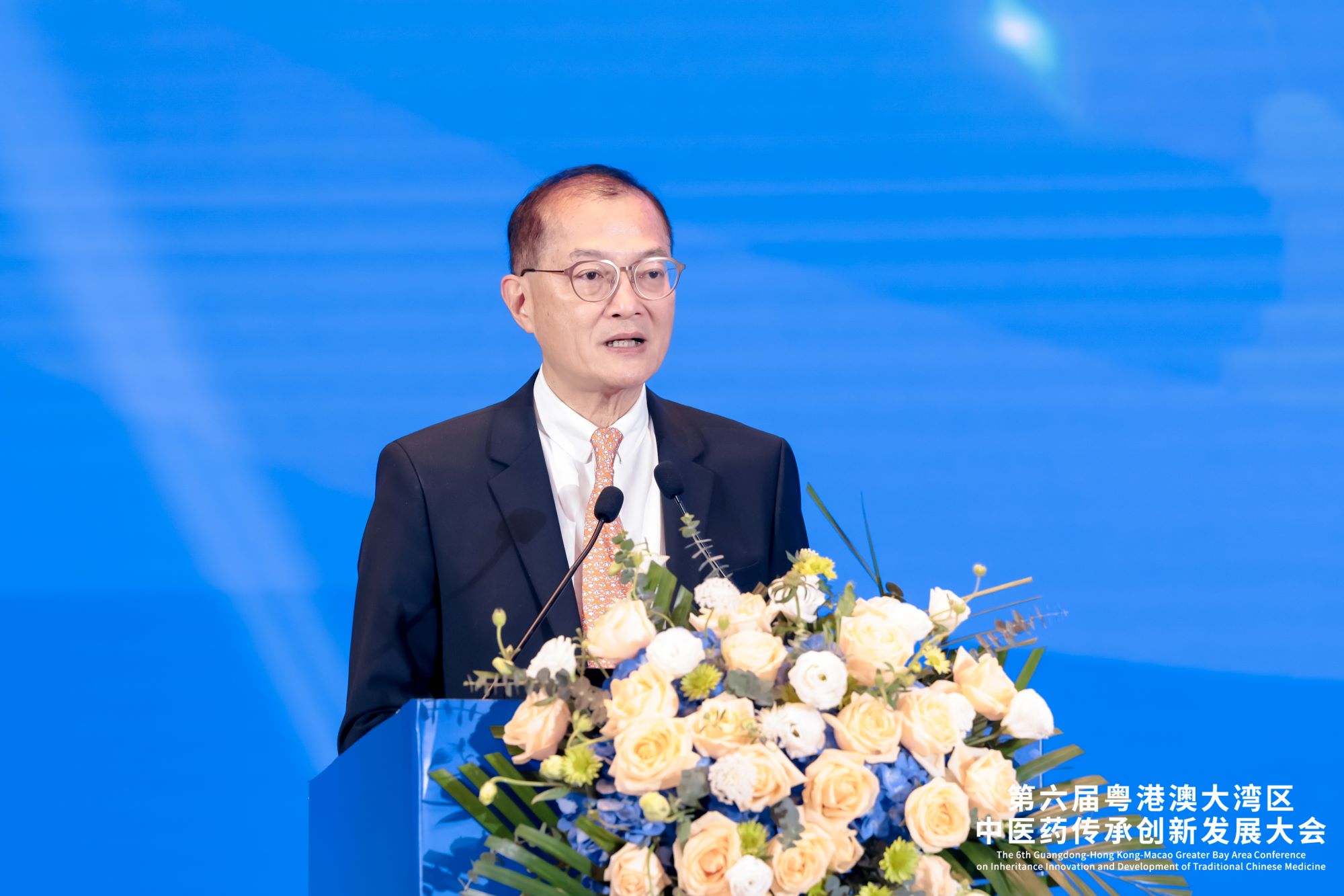 The signing ceremony was witnessed by Prof. Chung-mau Lo, Secretary for Health of the HKSAR Government.