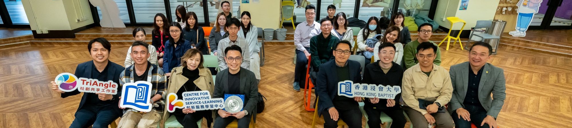 group photo of speakers and audience